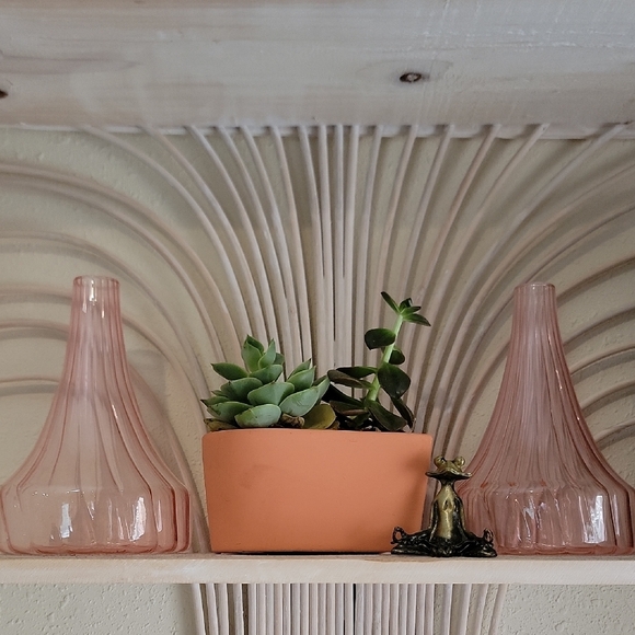 Source Unknown Pink Accent Vases Elegant Translucent Design - Picture 4 of 4